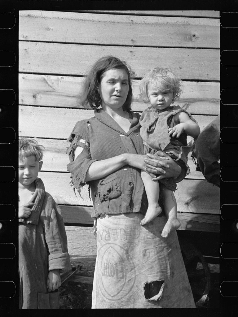 Mother and Baby of Family of Nine, Carl Mydans, Library of Congress