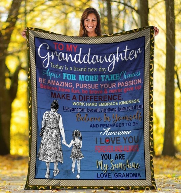 Grandma To My Granddaughter I Love You Printed Blanket